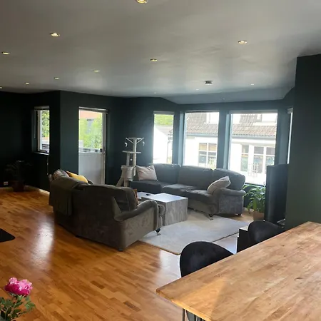With 4 Bedrooms, Available For Ons * 斯塔万格