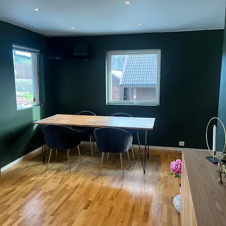 With 4 Bedrooms, Available For Ons 斯塔万格